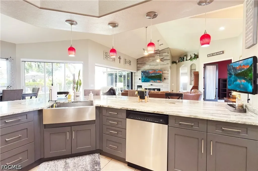 8723 S Lake Circle Fort Myers FL 33908