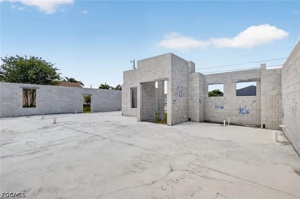 1003 NE 10th Place Cape Coral FL 33909