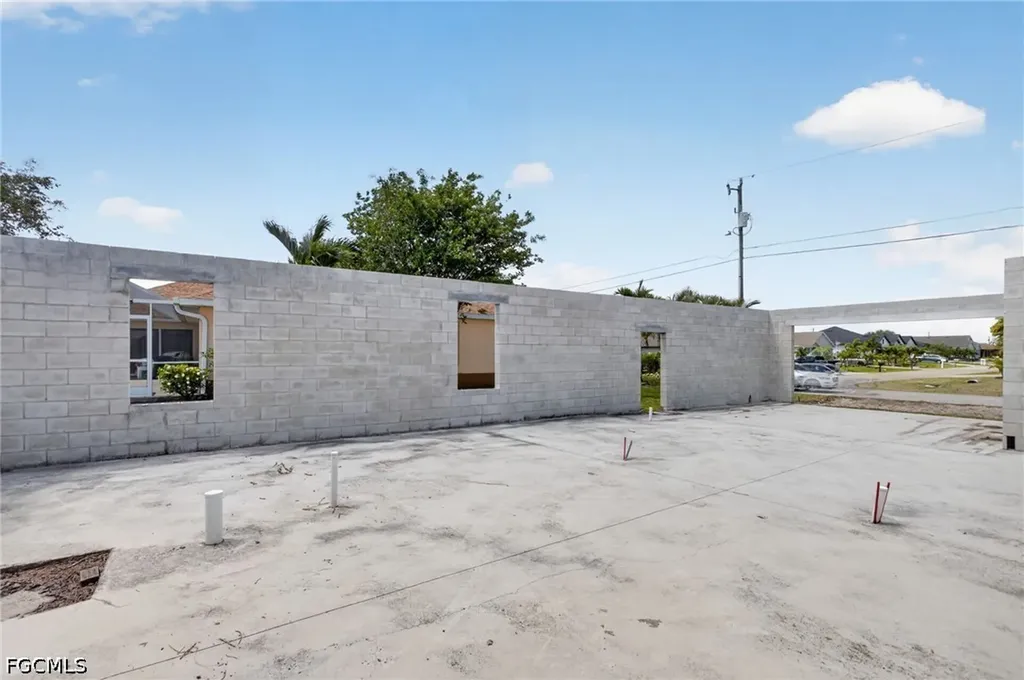 1003 NE 10th Place Cape Coral FL 33909