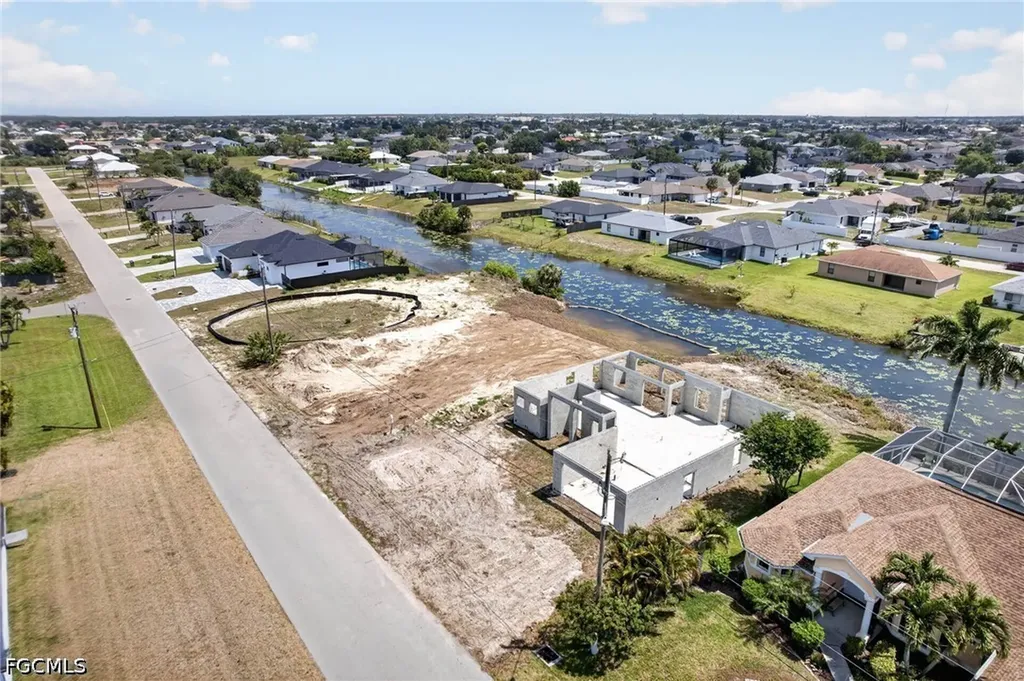 1003 NE 10th Place Cape Coral FL 33909