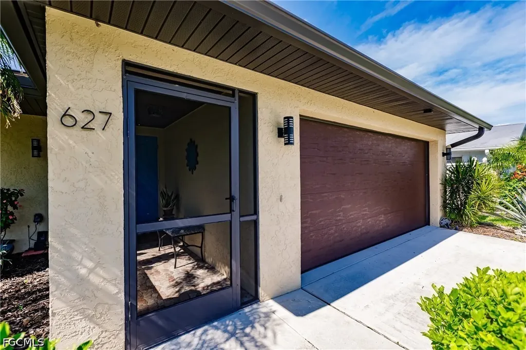 627 SE 34th Street Cape Coral FL 33904