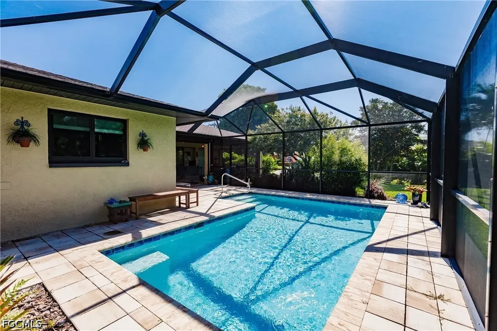 627 SE 34th Street Cape Coral FL 33904