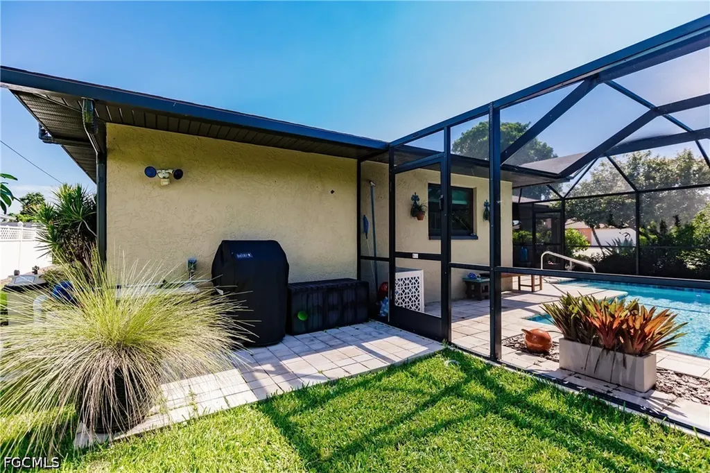627 SE 34th Street Cape Coral FL 33904