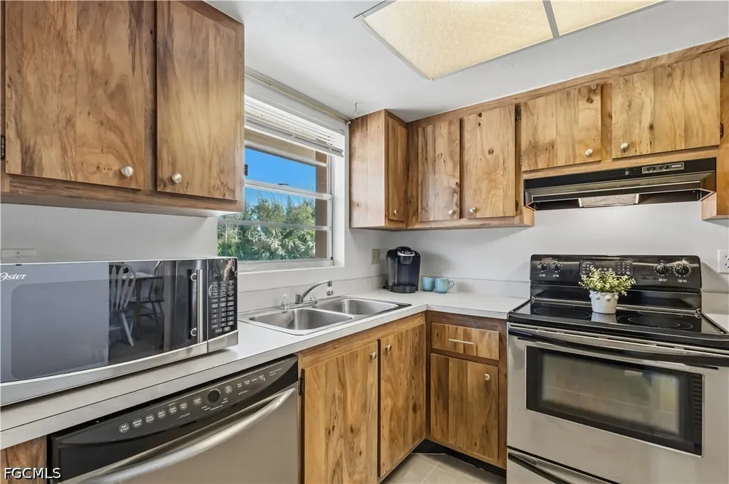 16881 Davis Road Fort Myers FL 33908