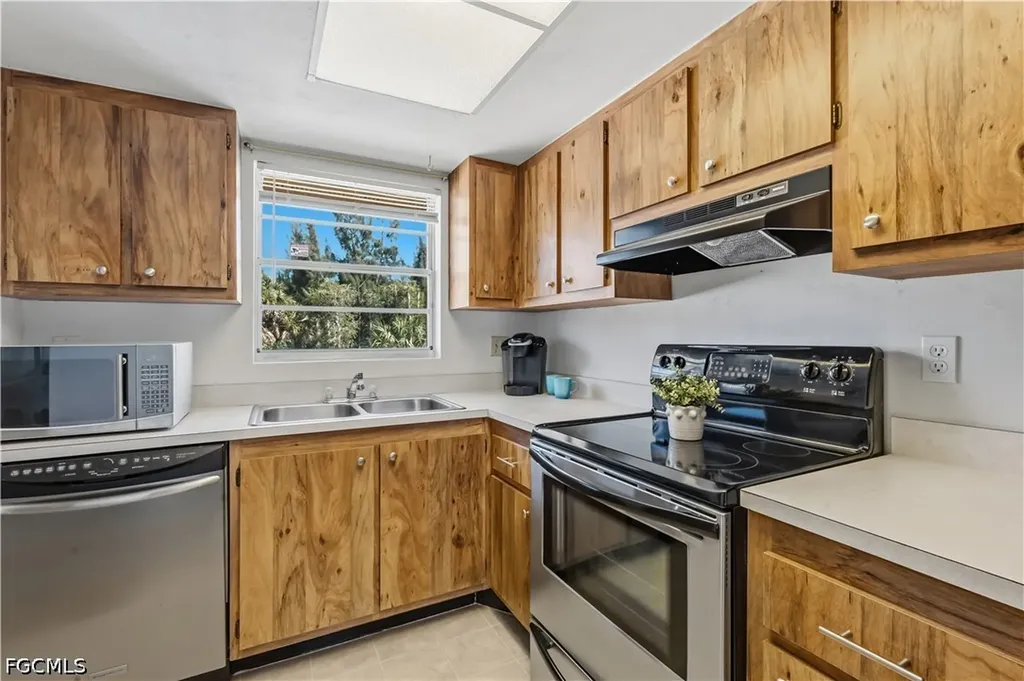 16881 Davis Road Fort Myers FL 33908