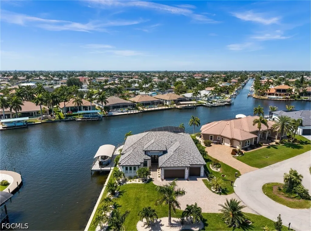 5201 Skylark Court Cape Coral FL 33904