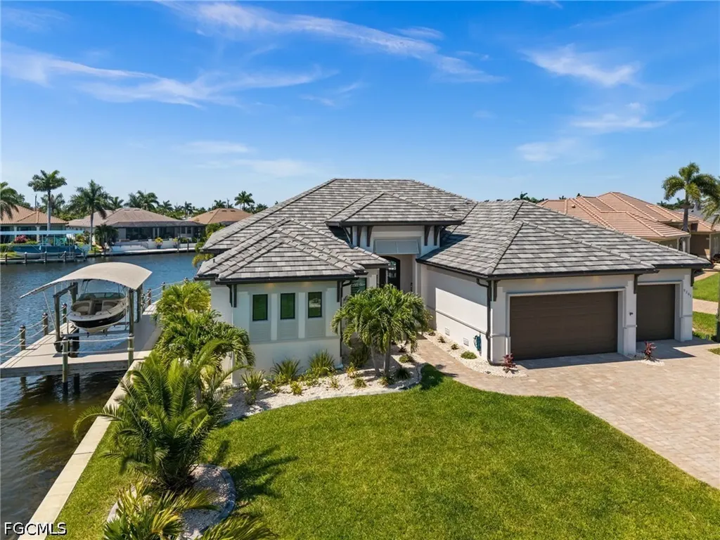 5201 Skylark Court Cape Coral FL 33904