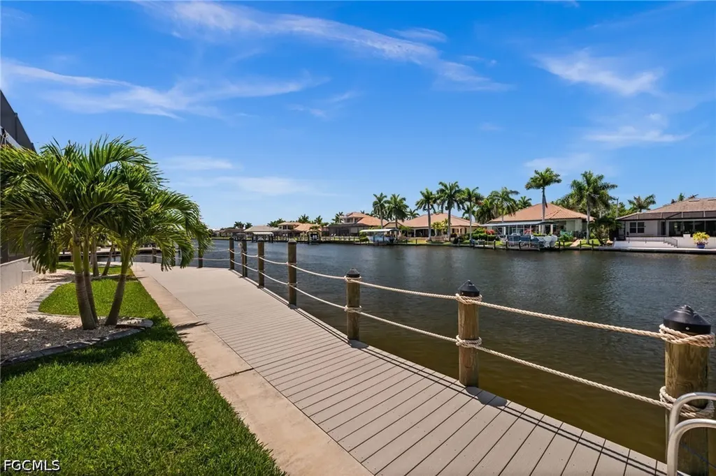 5201 Skylark Court Cape Coral FL 33904