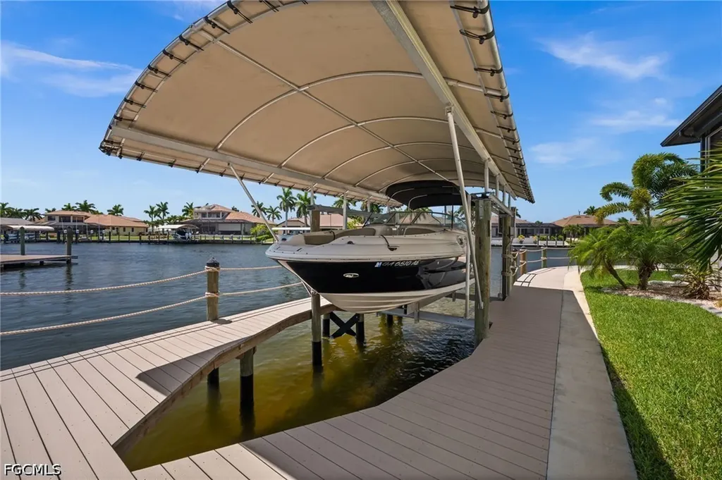5201 Skylark Court Cape Coral FL 33904
