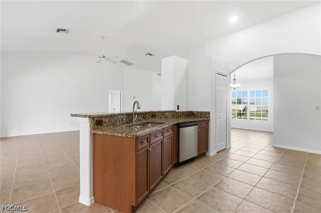 928 NW 5th Place Cape Coral FL 33993