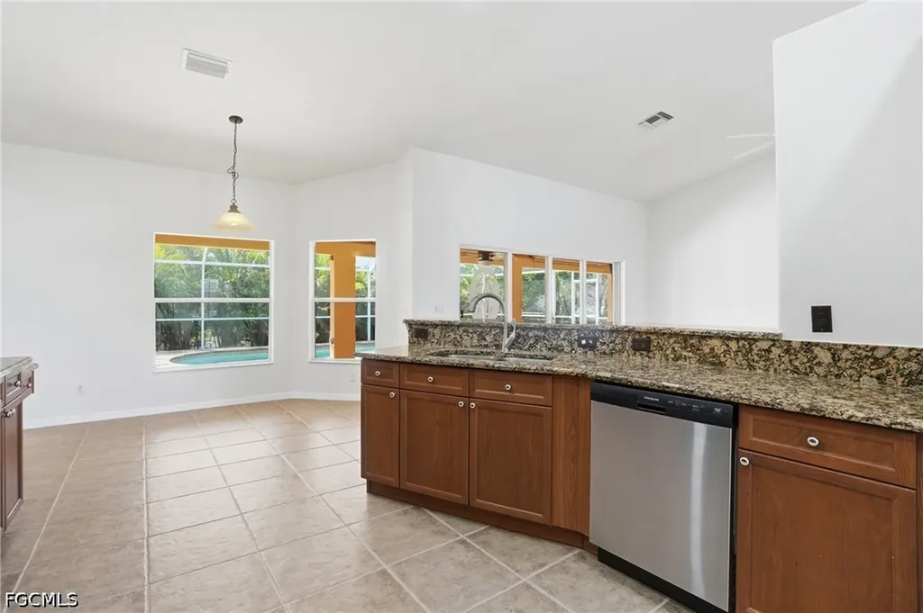 928 NW 5th Place Cape Coral FL 33993