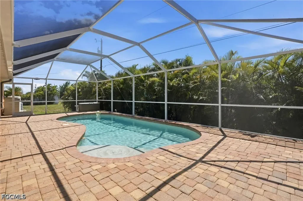 928 NW 5th Place Cape Coral FL 33993