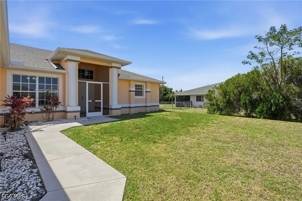 928 NW 5th Place Cape Coral FL 33993