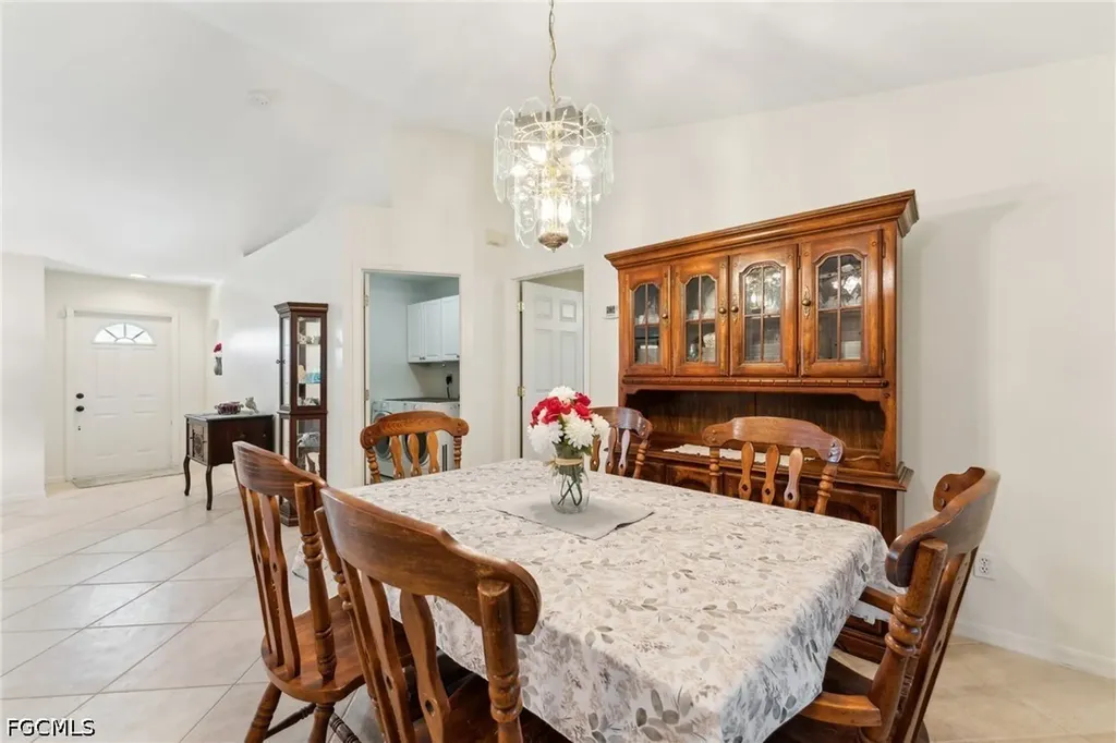 914 SW 3rd Avenue Cape Coral FL 33991