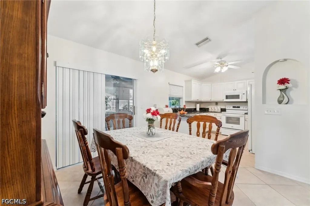 914 SW 3rd Avenue Cape Coral FL 33991