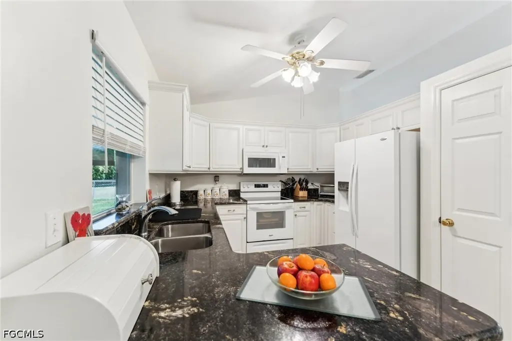 914 SW 3rd Avenue Cape Coral FL 33991