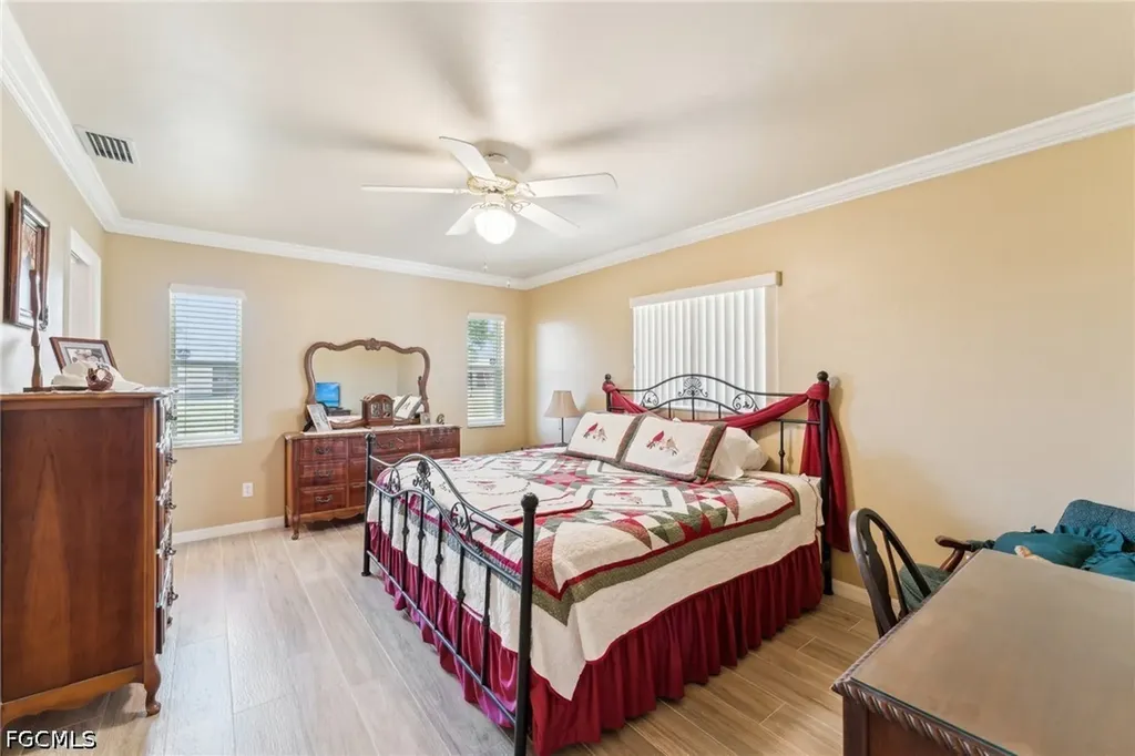 914 SW 3rd Avenue Cape Coral FL 33991