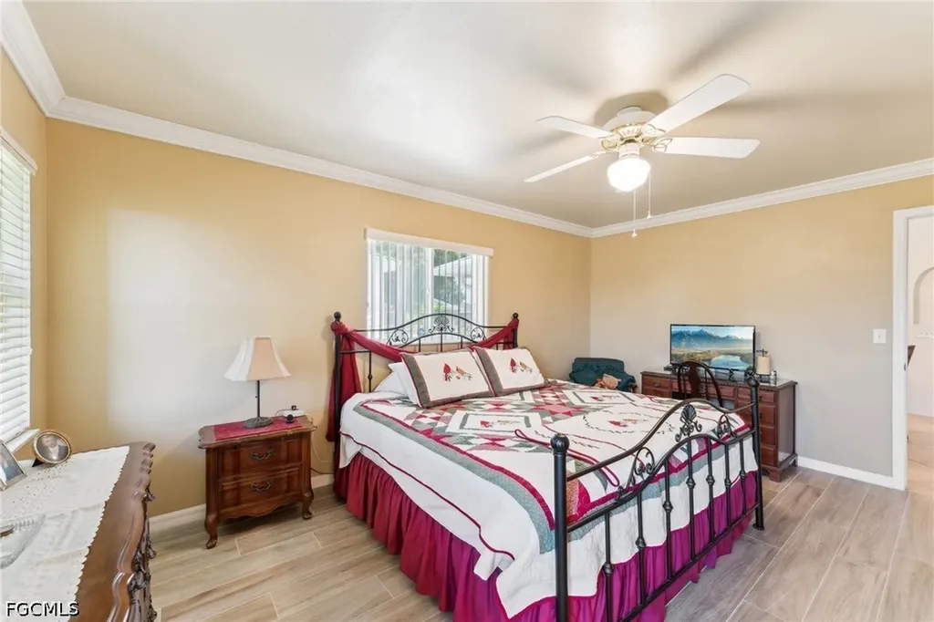 914 SW 3rd Avenue Cape Coral FL 33991