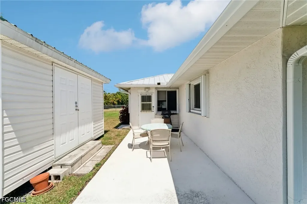 914 SW 3rd Avenue Cape Coral FL 33991