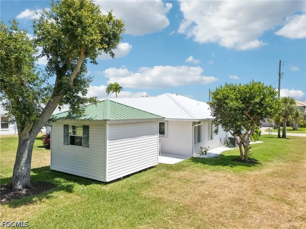 914 SW 3rd Avenue Cape Coral FL 33991