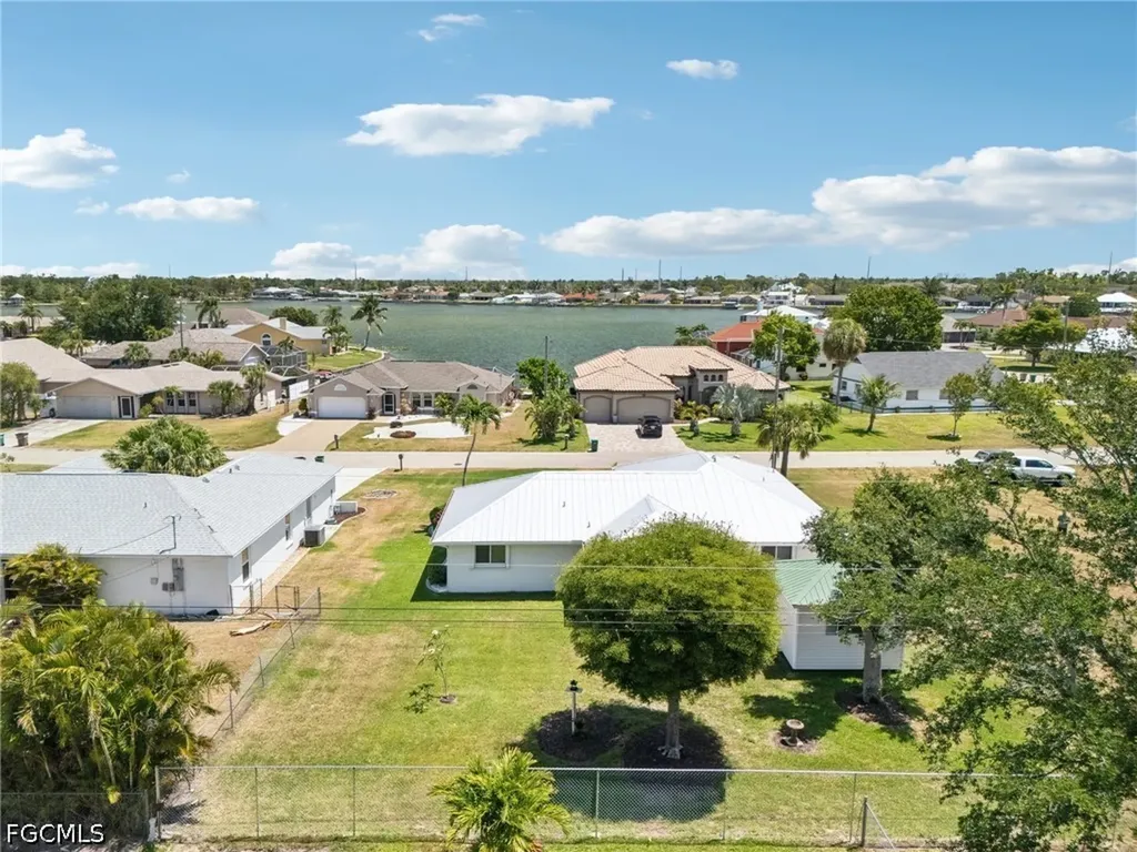 914 SW 3rd Avenue Cape Coral FL 33991