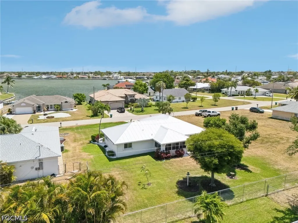 914 SW 3rd Avenue Cape Coral FL 33991