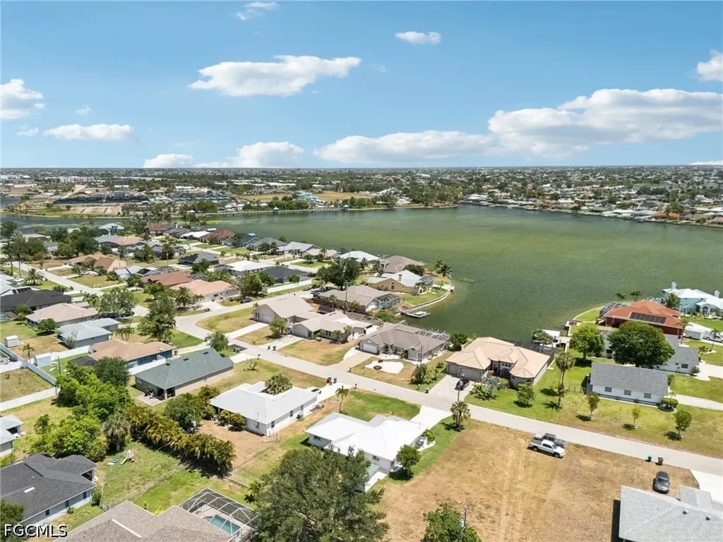 914 SW 3rd Avenue Cape Coral FL 33991