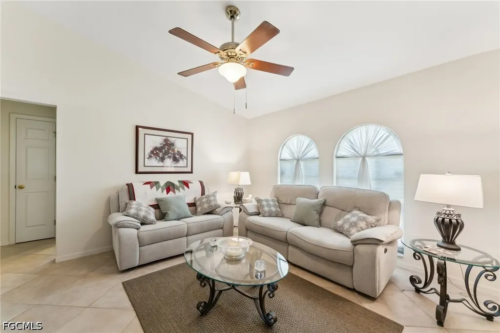 914 SW 3rd Avenue Cape Coral FL 33991