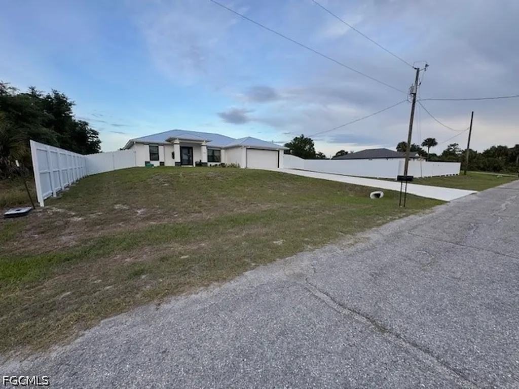 3323 Clearview Circle Labelle FL 33935