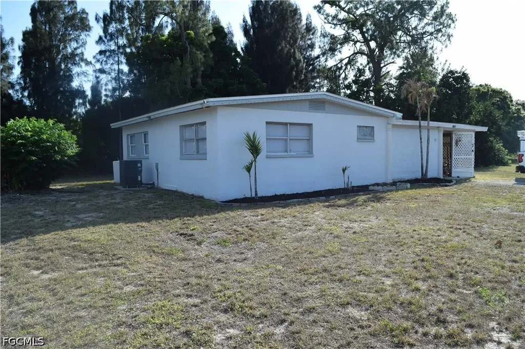 17 Colorado Road Lehigh Acres FL 33936