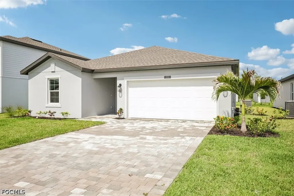 253 Moonlit Lake Trail Lehigh Acres FL 33936