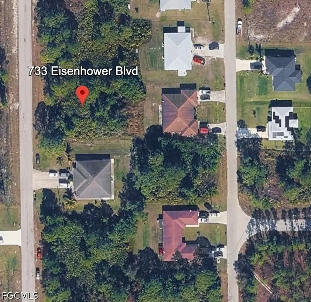 733/735 Eisenhower Boulevard Lehigh Acres FL 33974