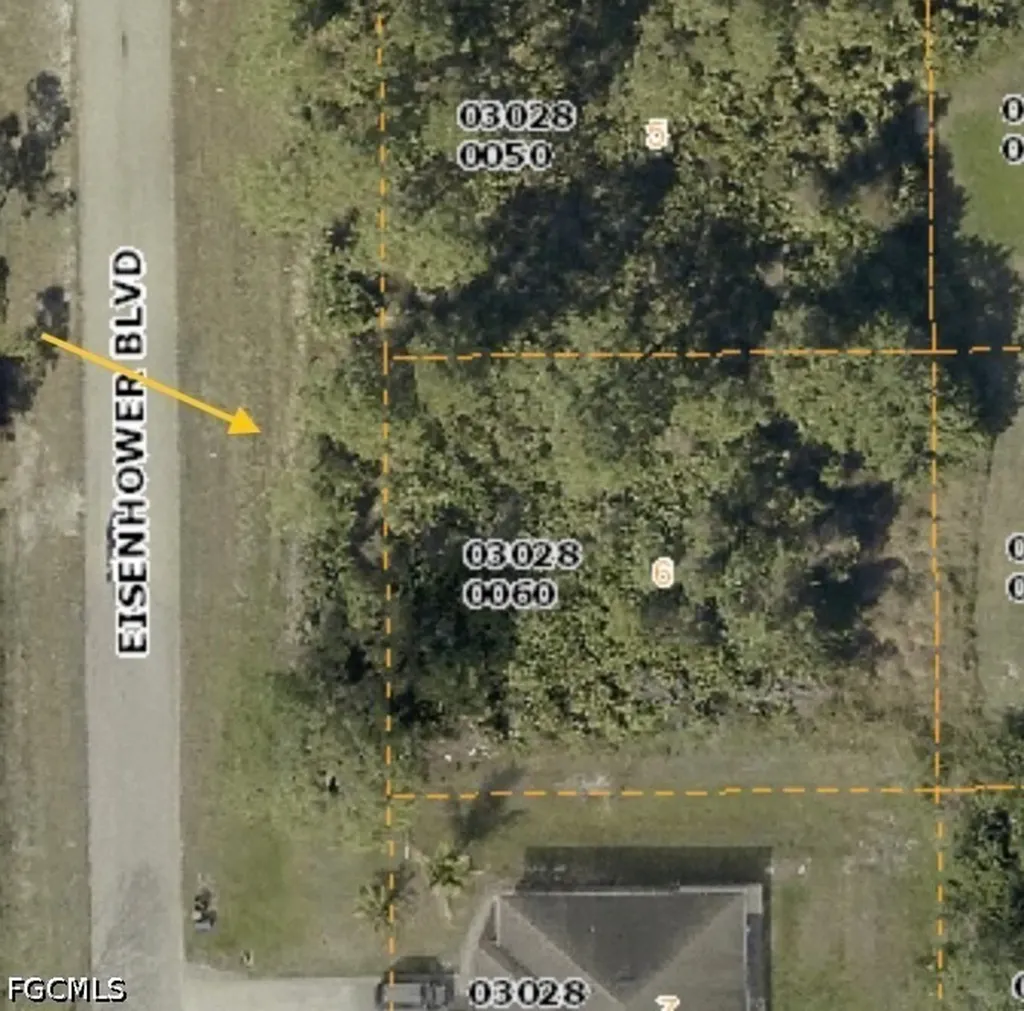 733/735 Eisenhower Boulevard Lehigh Acres FL 33974