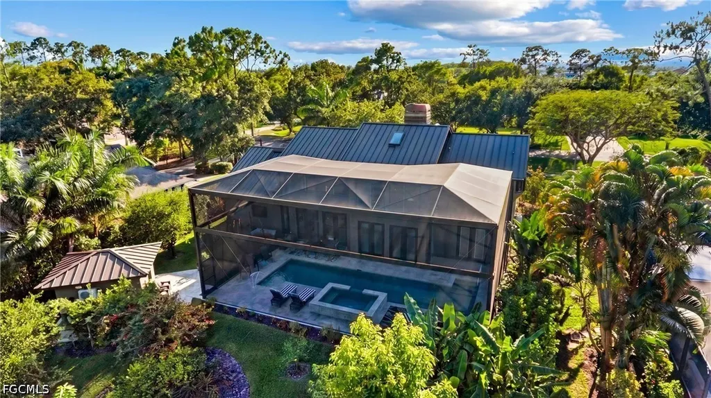 5700 Waxmyrtle Way Naples FL 34109
