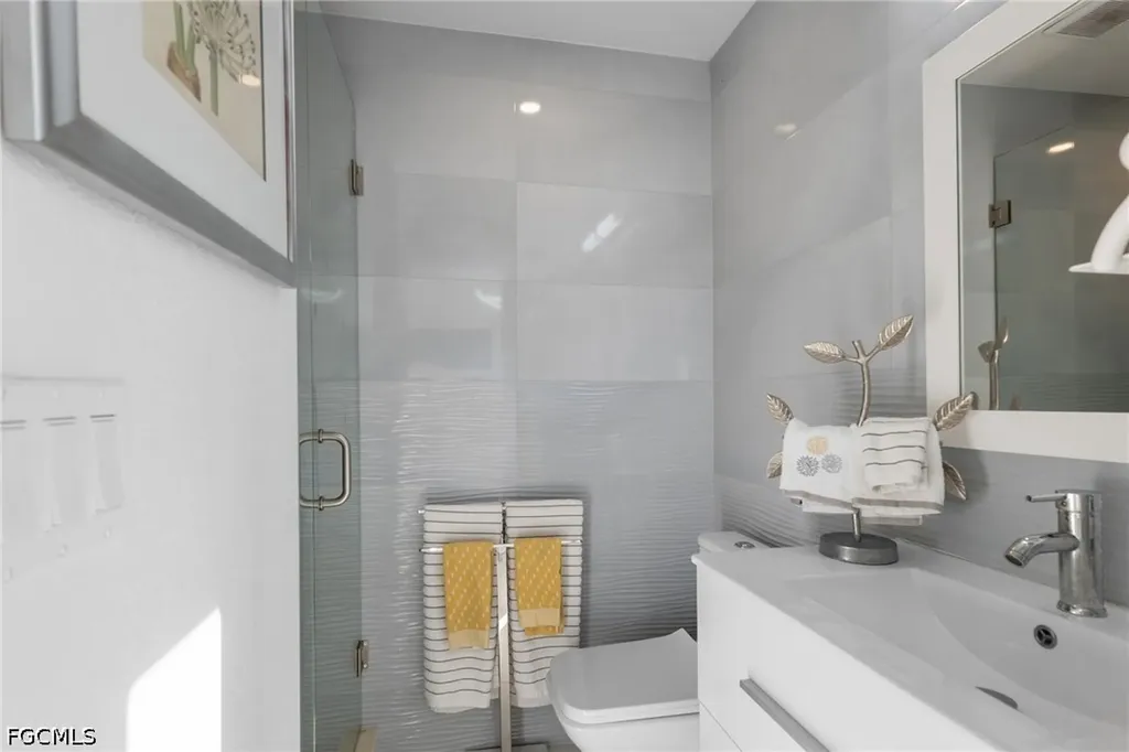 5700 Waxmyrtle Way Naples FL 34109