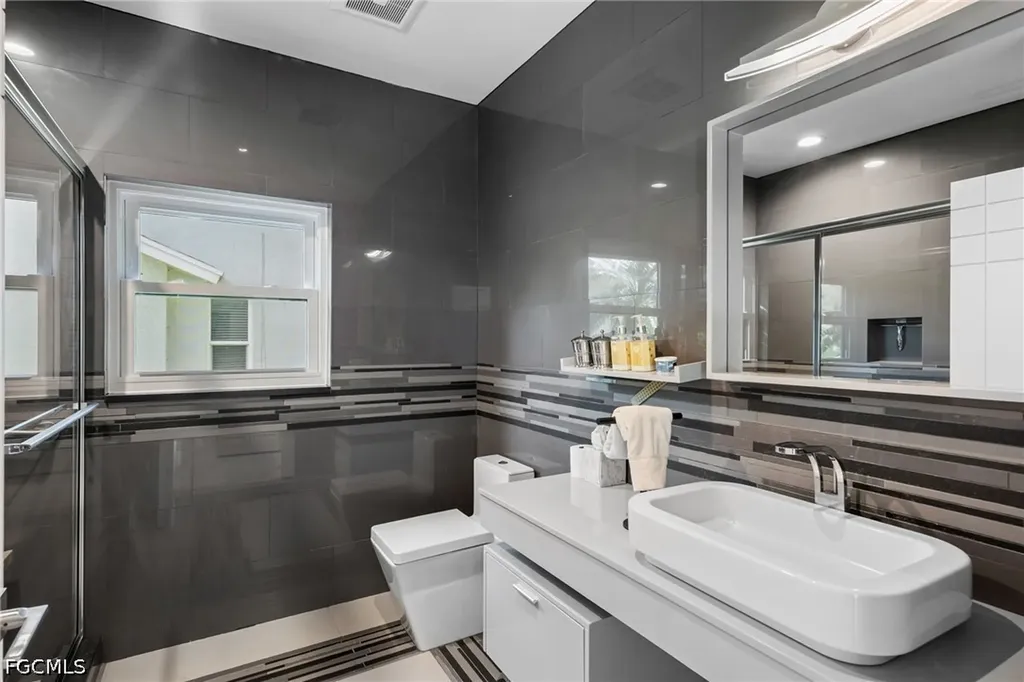 5700 Waxmyrtle Way Naples FL 34109