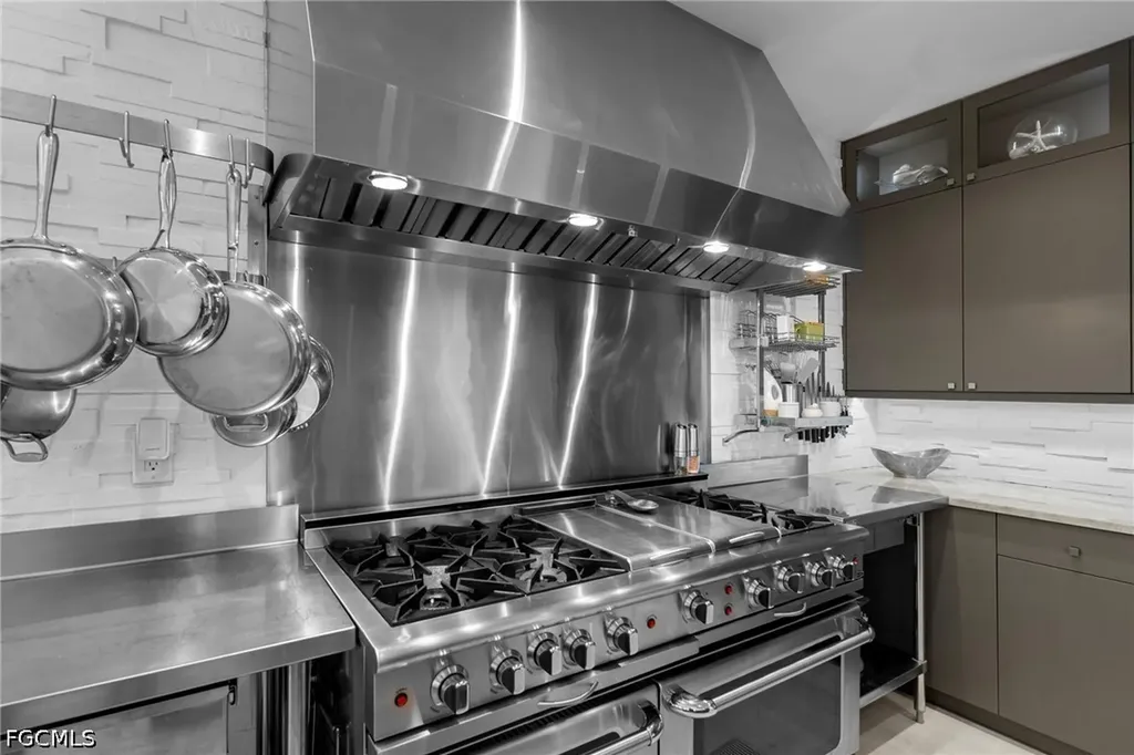 5700 Waxmyrtle Way Naples FL 34109