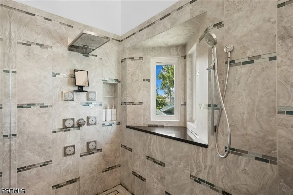 5700 Waxmyrtle Way Naples FL 34109