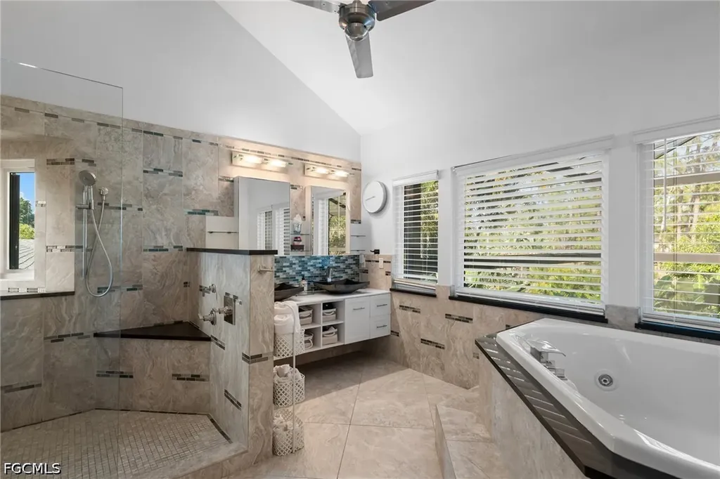 5700 Waxmyrtle Way Naples FL 34109