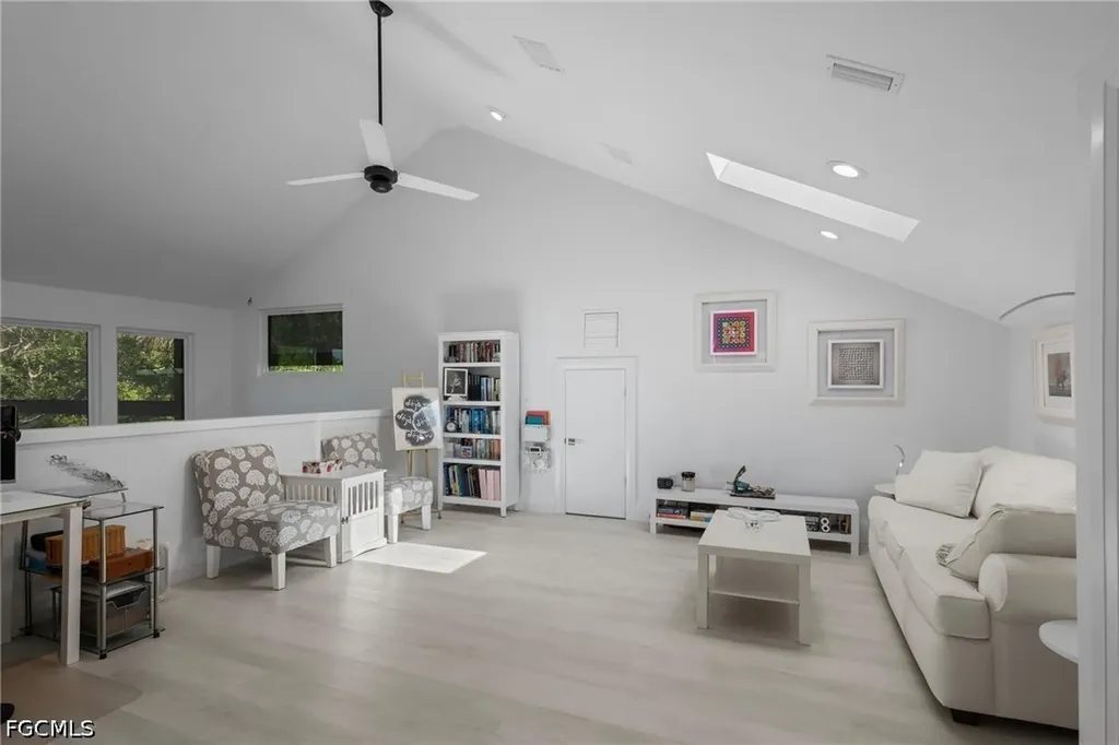 5700 Waxmyrtle Way Naples FL 34109