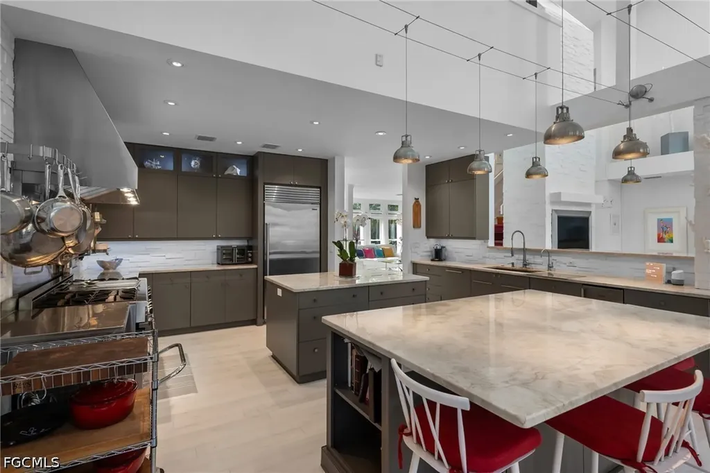 5700 Waxmyrtle Way Naples FL 34109