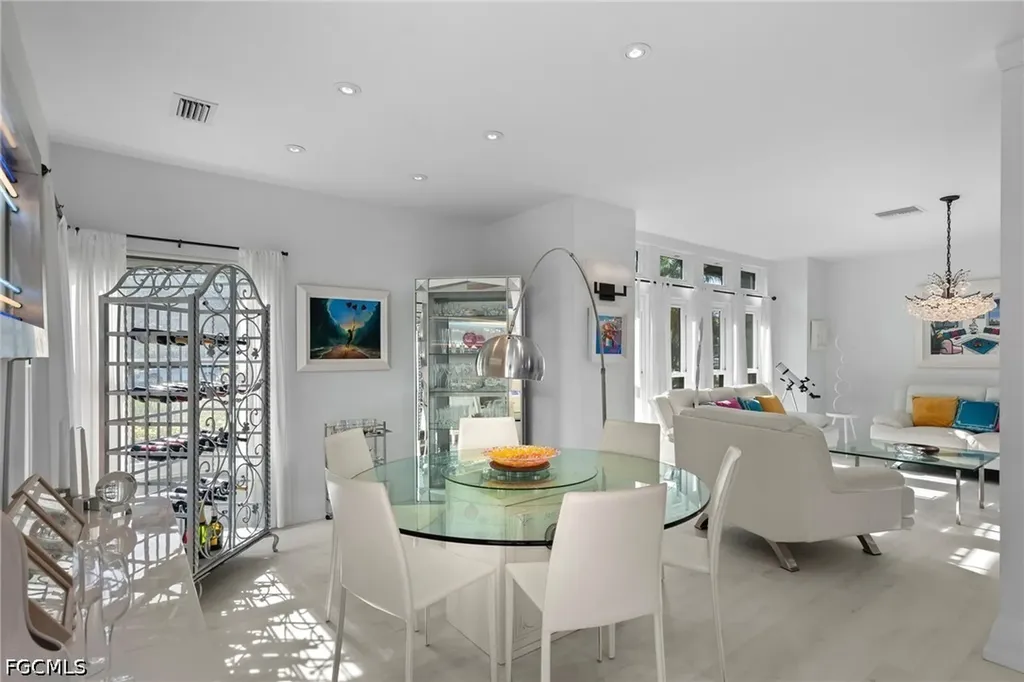 5700 Waxmyrtle Way Naples FL 34109
