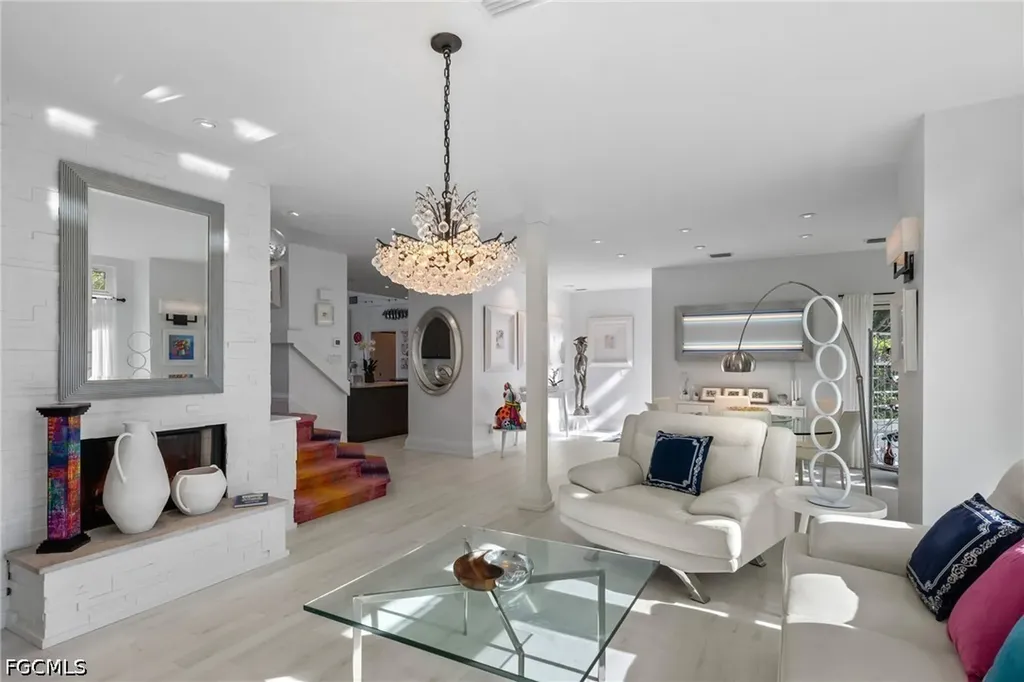 5700 Waxmyrtle Way Naples FL 34109
