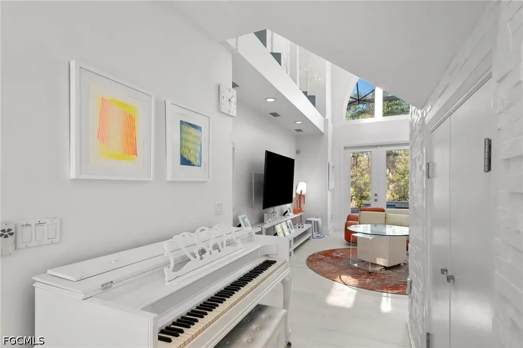 5700 Waxmyrtle Way Naples FL 34109