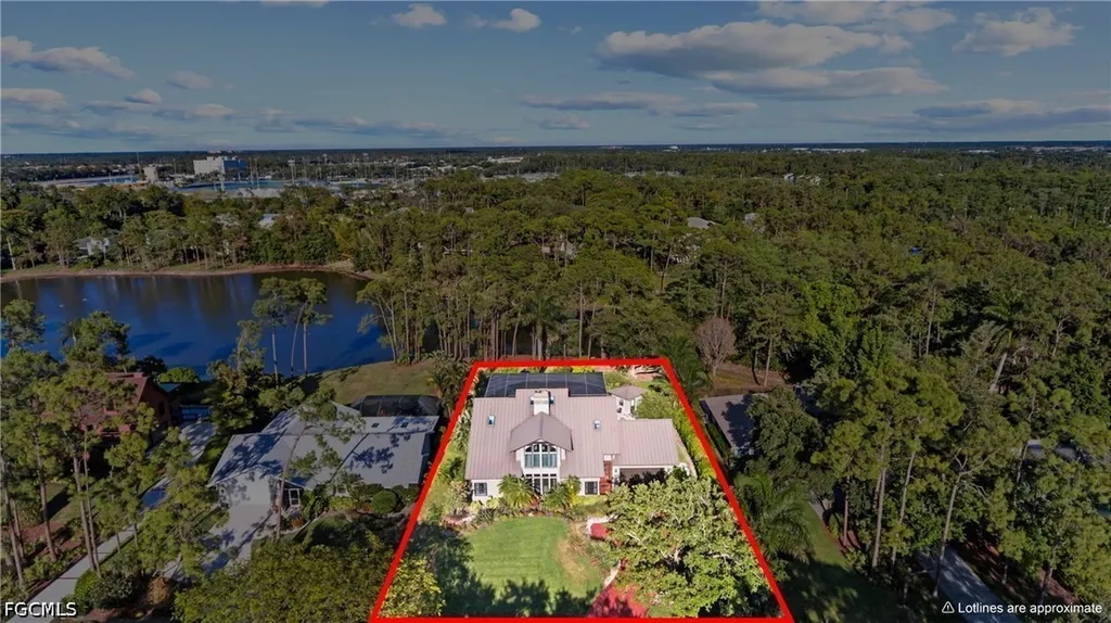 5700 Waxmyrtle Way Naples FL 34109