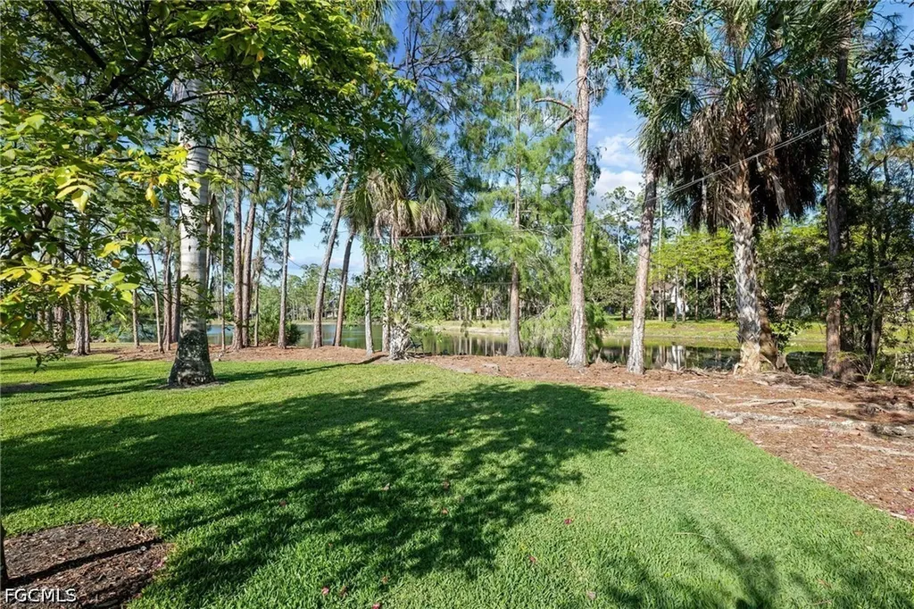 5700 Waxmyrtle Way Naples FL 34109