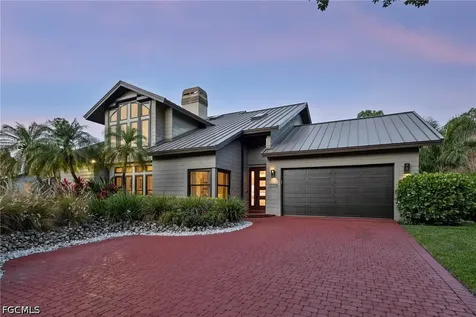5700 Waxmyrtle Way Naples FL 34109