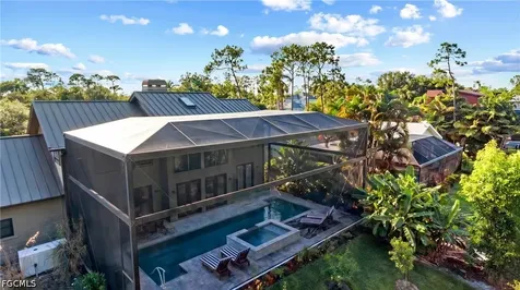 5700 Waxmyrtle Way Naples FL 34109