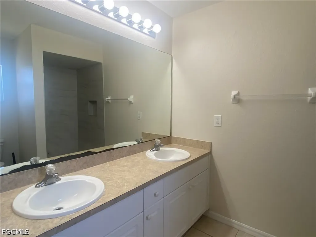 4401 NE 22nd Place Cape Coral FL 33909