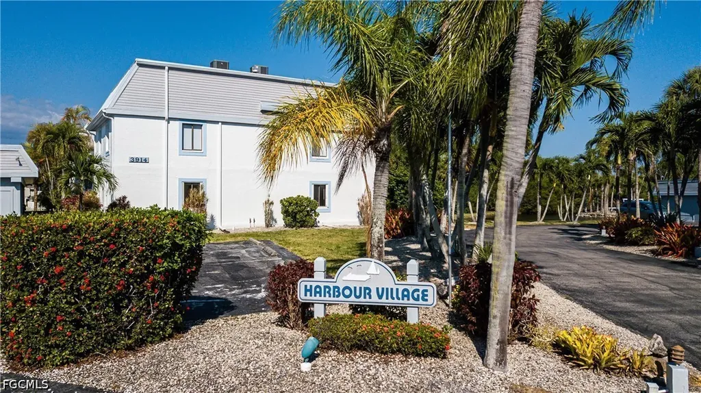 3914 Orange Grove Boulevard North Fort Myers FL 33903